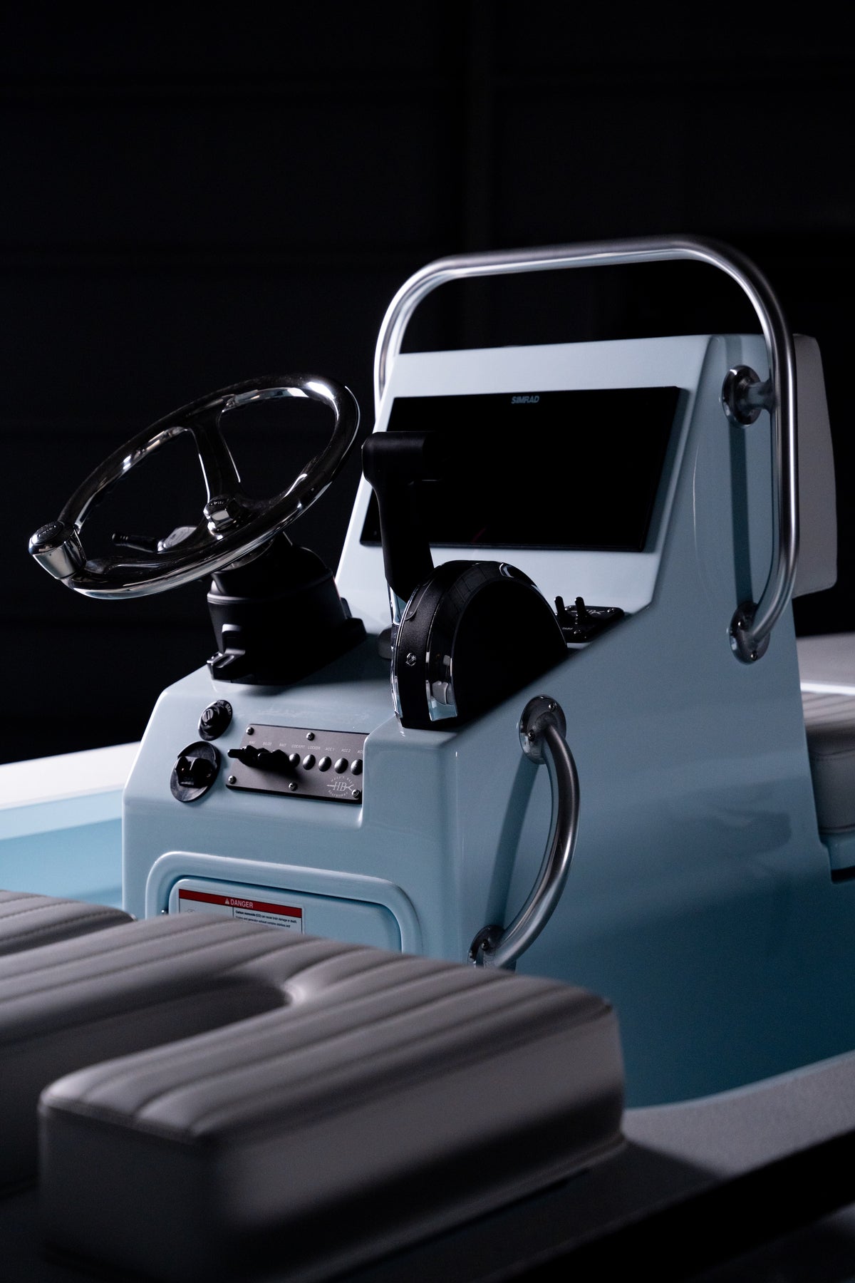 Center console with the steering wheel, throttle and Simrad display